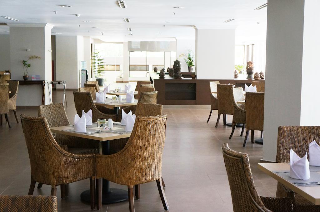 Kyriad Bumiminang Hotel Padang  Eksteriør bilde