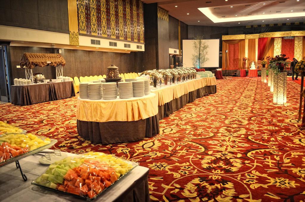 Kyriad Bumiminang Hotel Padang  Eksteriør bilde